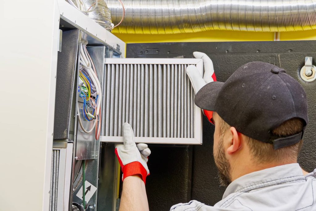 min hvac-service-technician-changing-dirty-air-filter-in-the-central-ventilation-system (1)